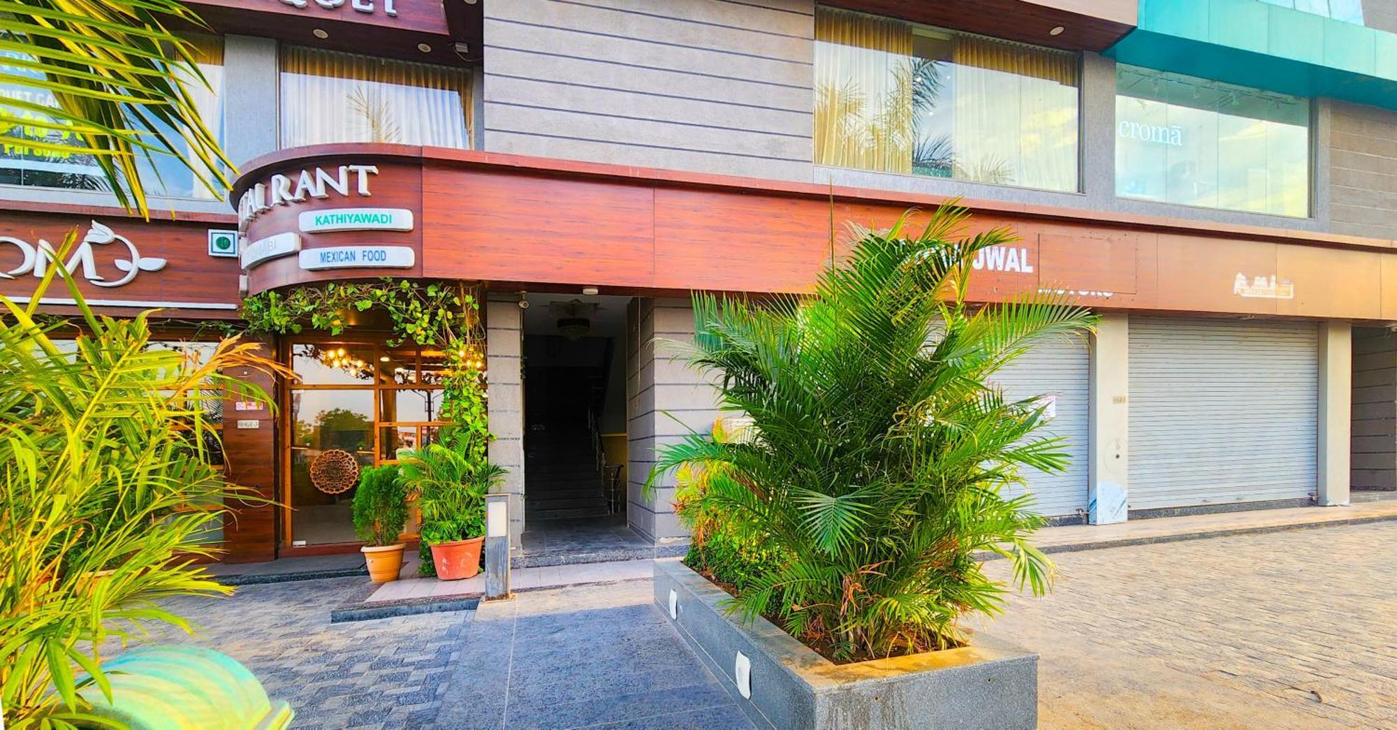 Hotel Nova Blue Ahmedabad Exterior photo