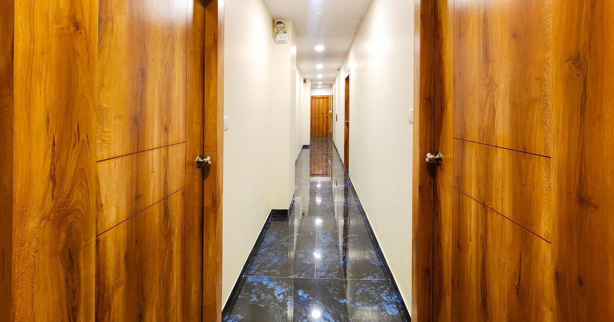 Hotel Nova Blue Ahmedabad Exterior photo