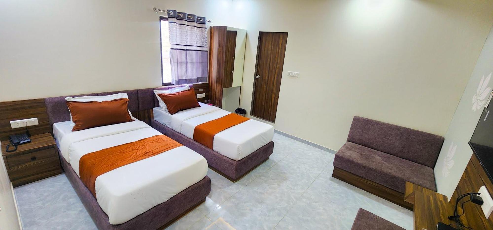 Hotel Nova Blue Ahmedabad Exterior photo