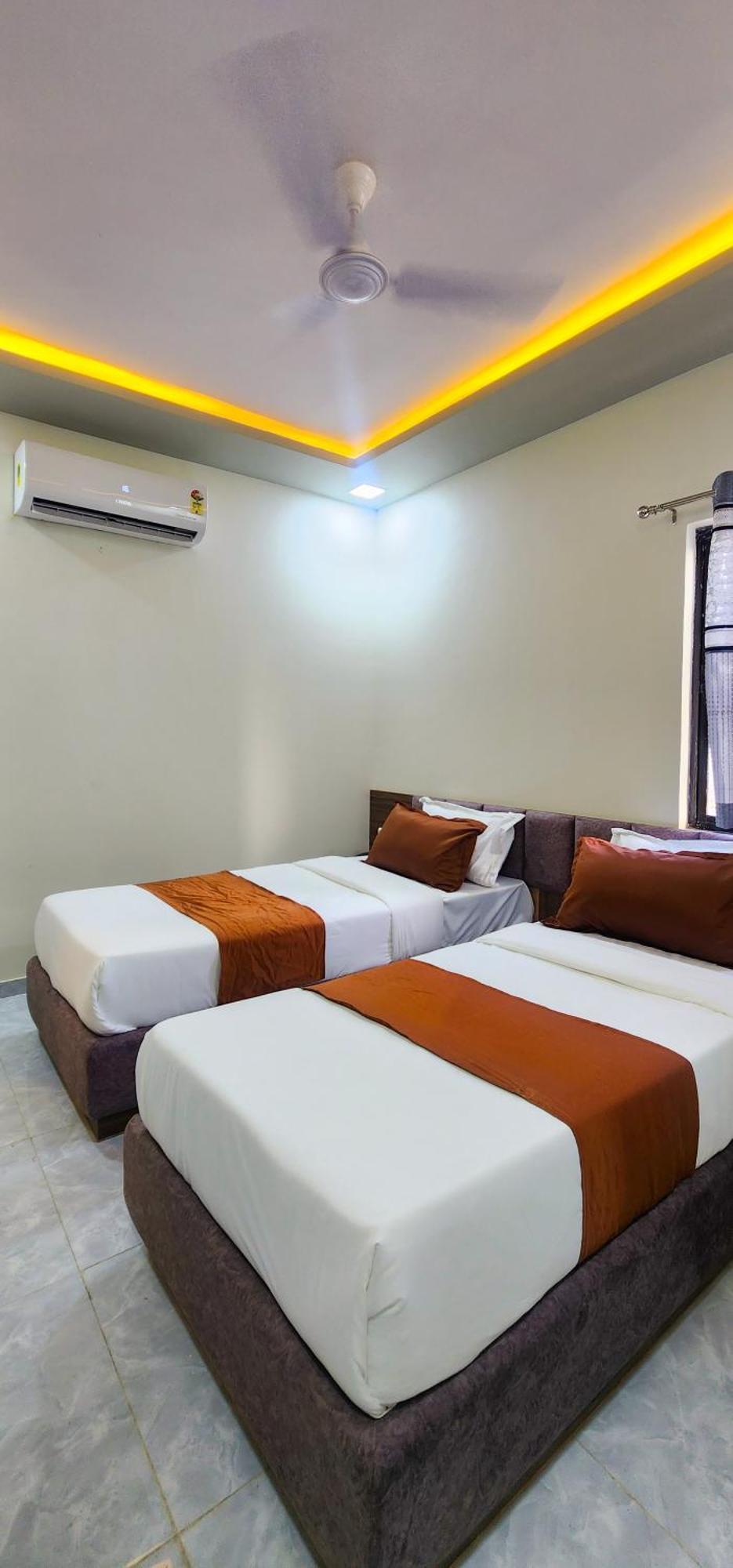 Hotel Nova Blue Ahmedabad Exterior photo