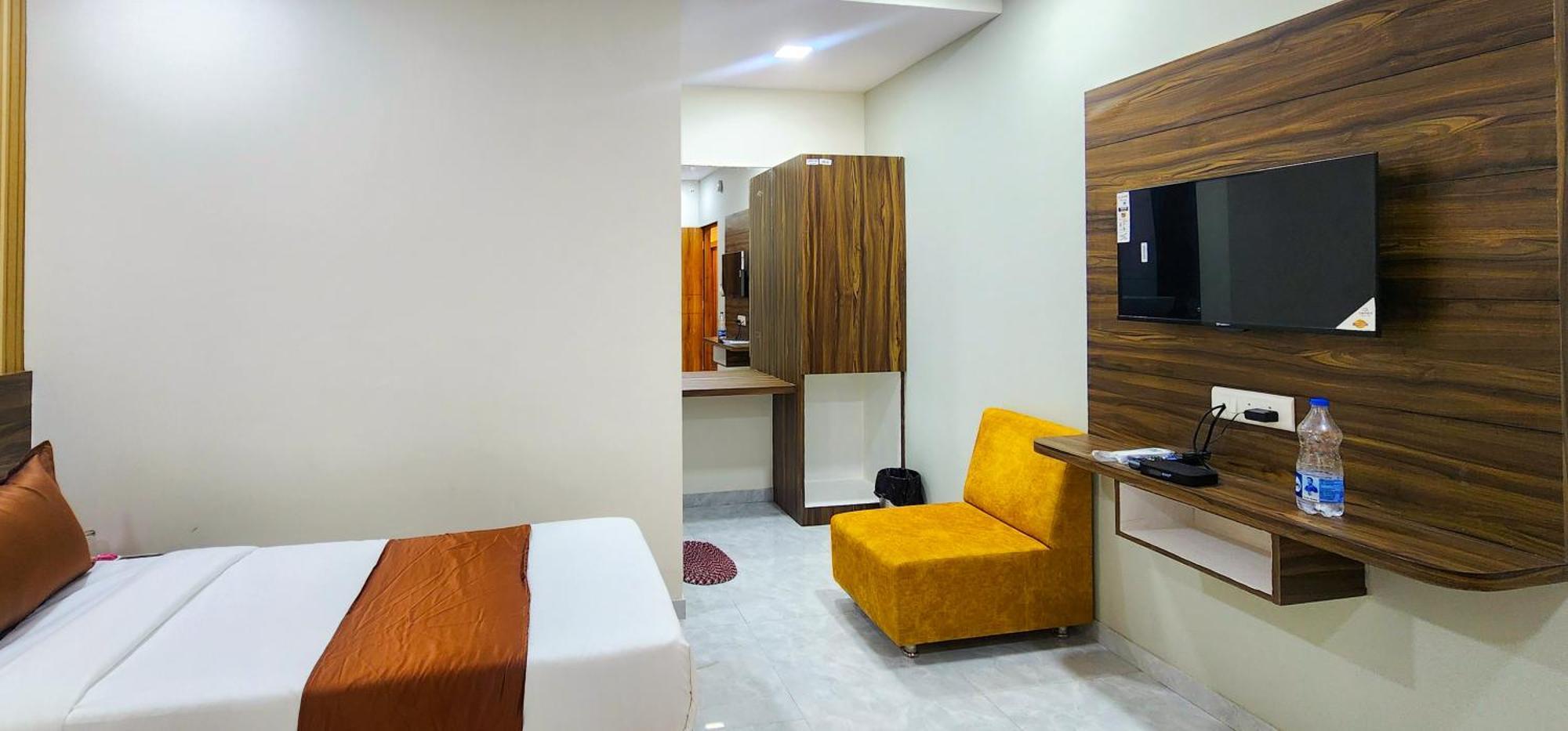 Hotel Nova Blue Ahmedabad Exterior photo