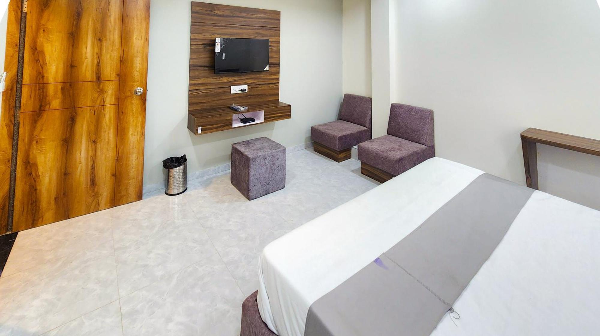 Hotel Nova Blue Ahmedabad Exterior photo