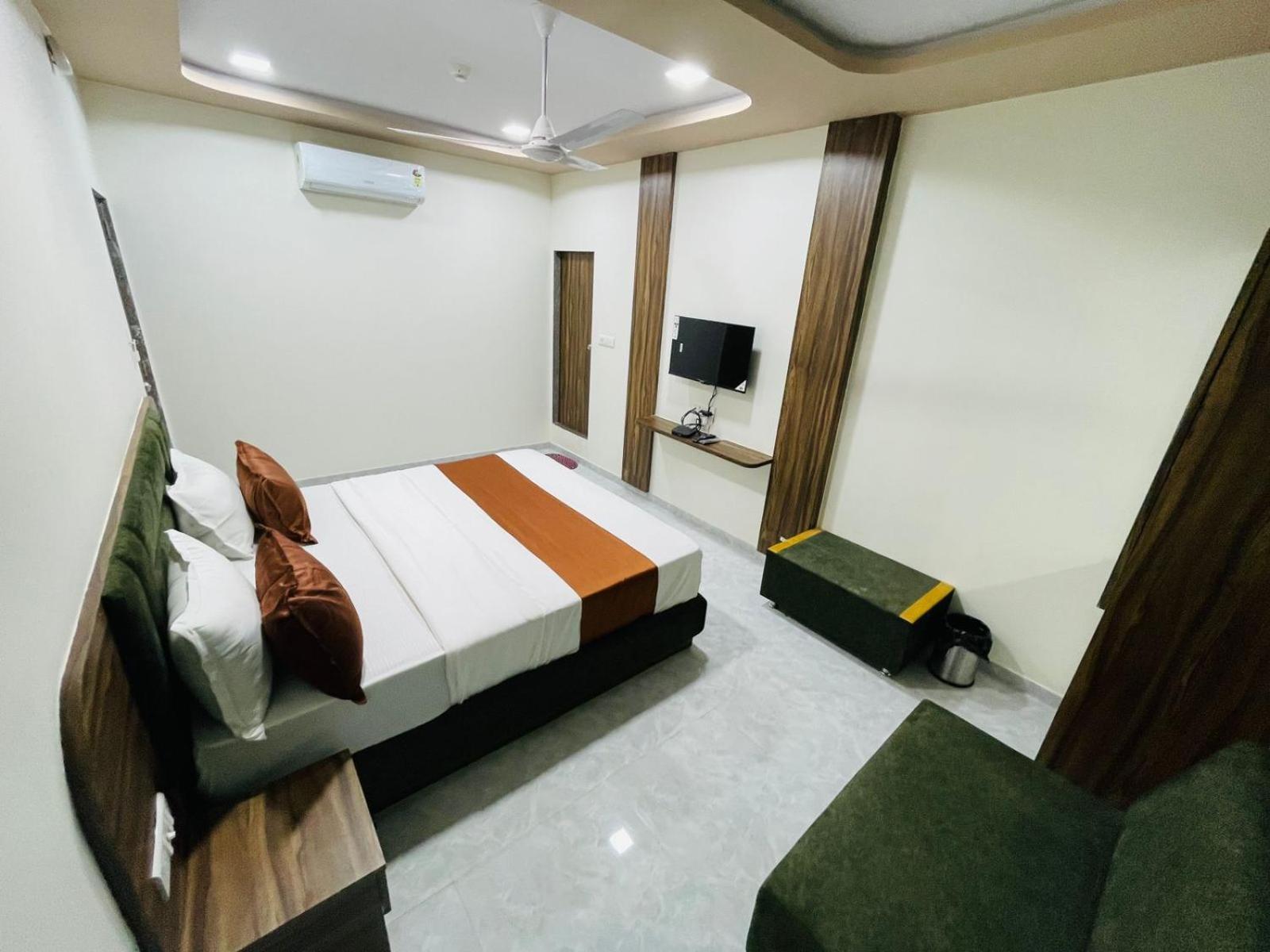 Hotel Nova Blue Ahmedabad Exterior photo